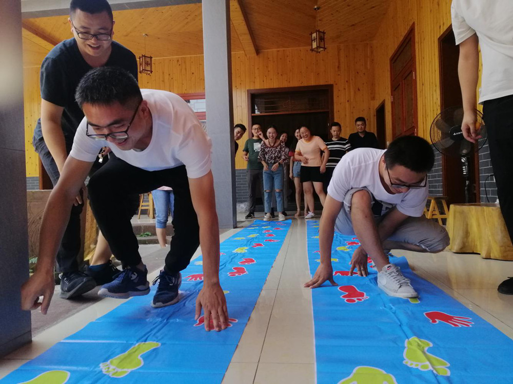 �����l(f��)չ��˾�����w���飬�������ġ������l(f��)չ��˾�_չ����(hu��)Ȥζ���(d��ng)